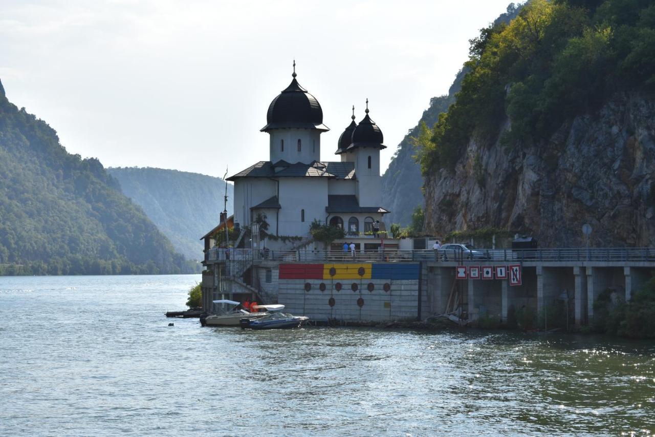 Hotel Aquastar Danube Kladovo Extérieur photo